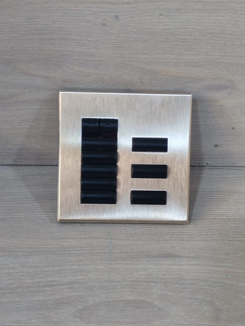 Lutron QSWE-8BRLIRN-SN LUTRON SEETOUCH QS QSWE-8BRLIRN-SN 8-WALL STATION BUTTONS 24V 3