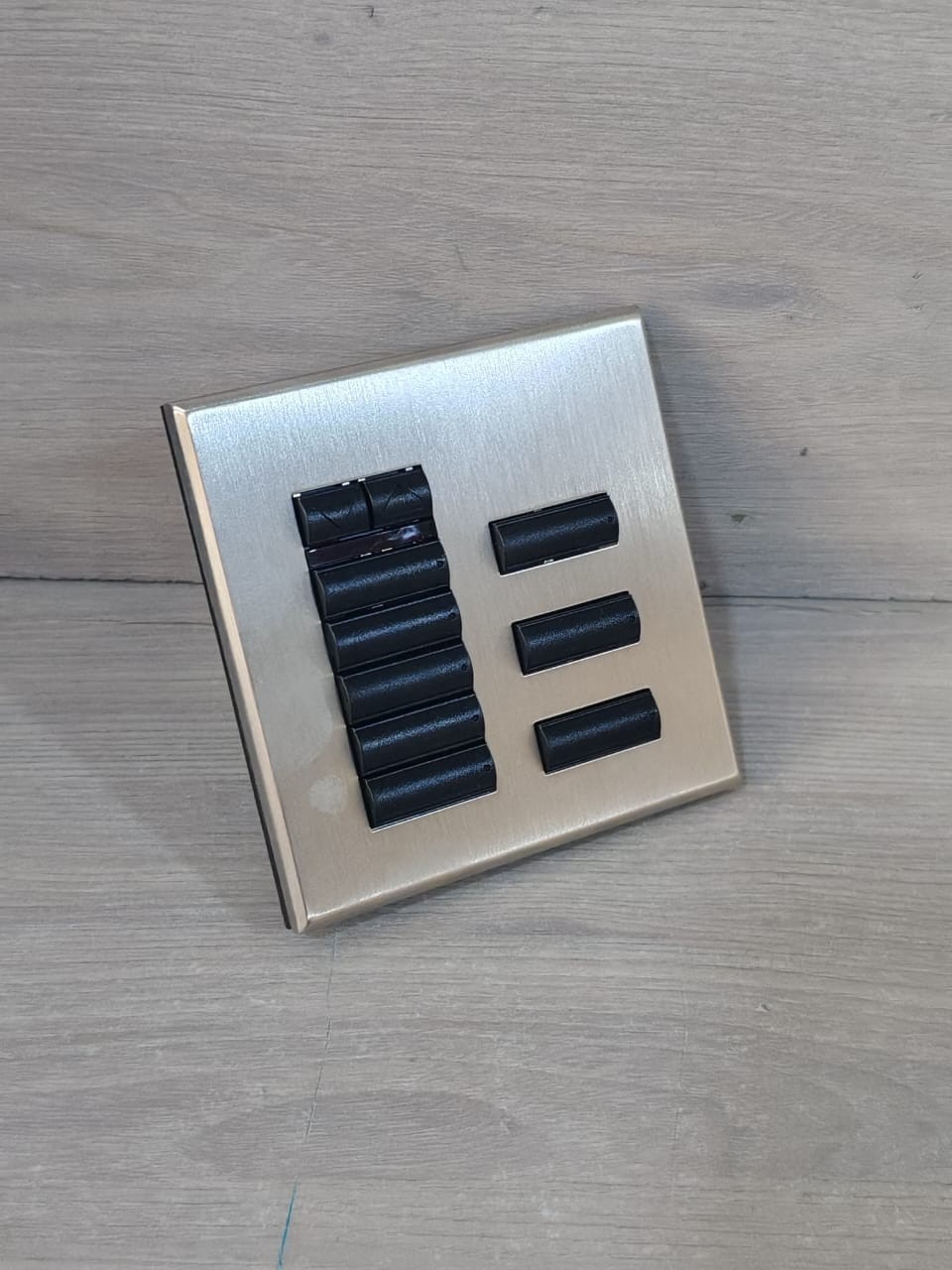 Lutron QSWE-8BRLIRN-SN LUTRON SEETOUCH QS QSWE-8BRLIRN-SN 8-WALL STATION BUTTONS 24V 5