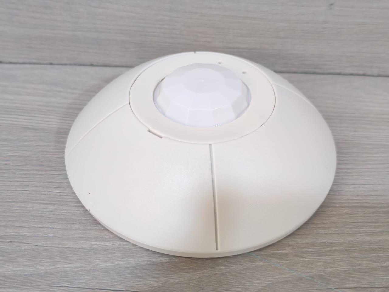Lutron LOS-CIR-1500-WH Lutron LOS-CIR-1500-WH Occupancy Sensor Infrared Ceiling Mount 360° 5