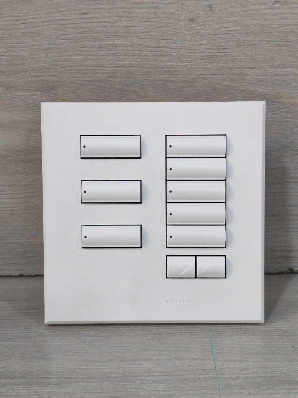 Lutron QSWE-8BRLRN-AW LUTRON SEETOUCH QS QSWE-8BRLRN-AW 8-WALL STATION BUTTONS 24V 3