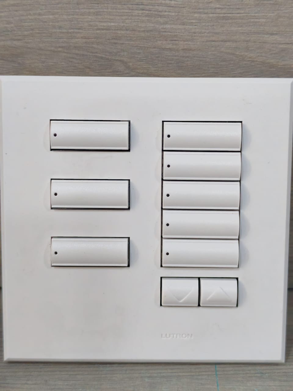 Lutron QSWE-8BRLRN-AW LUTRON SEETOUCH QS QSWE-8BRLRN-AW 8-WALL STATION BUTTONS 24V 4