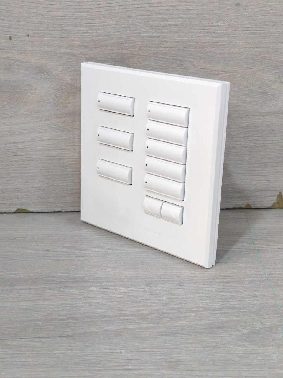 Lutron QSWE-8BRLRN-AW LUTRON SEETOUCH QS QSWE-8BRLRN-AW 8-WALL STATION BUTTONS 24V 6