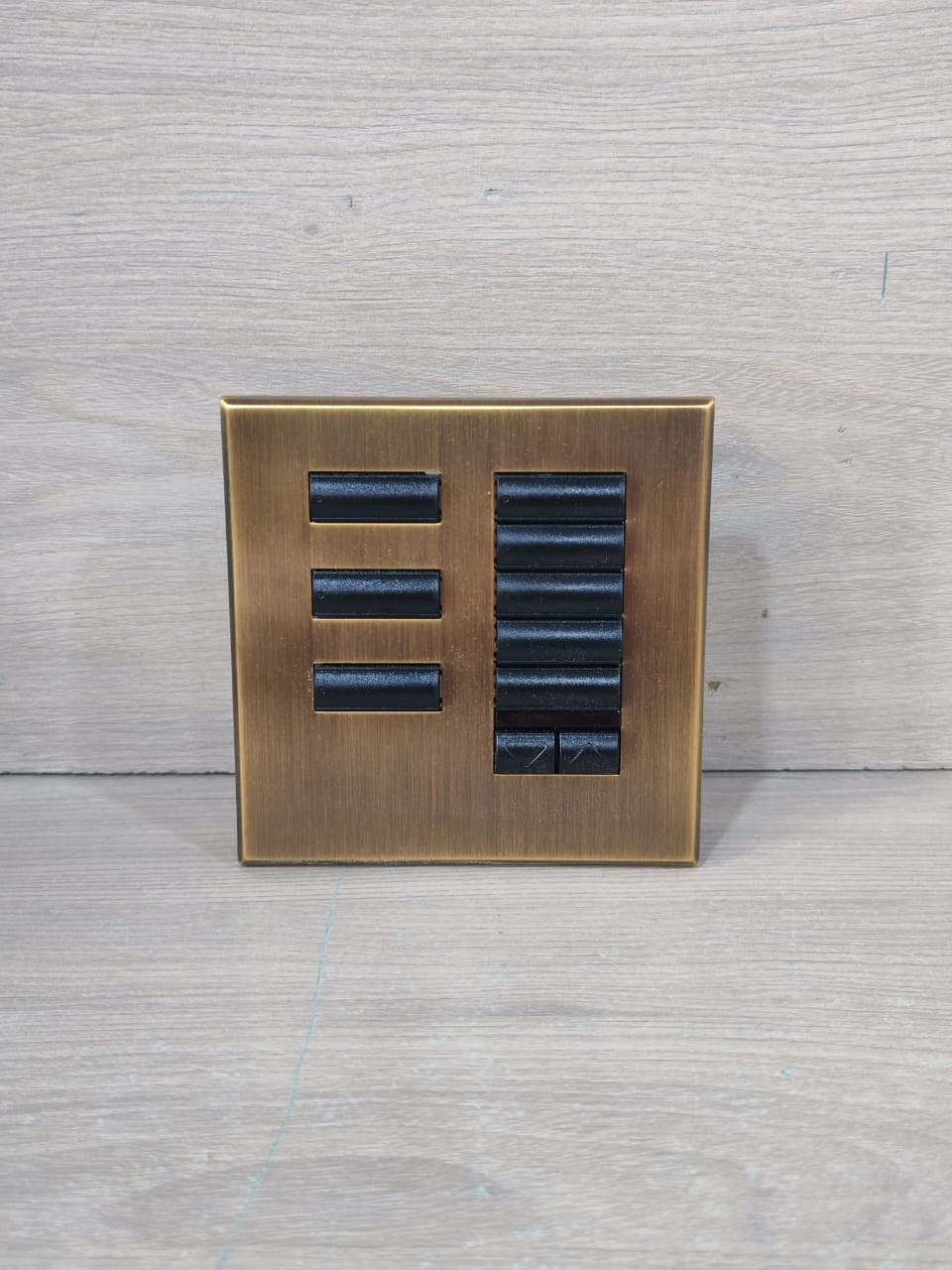 Lutron QSWE-8BRLIRN-QB/QSWE-GENIR-M2 LUTRON SEETOUCH QS QSWE-8BRLIRN-QB/QSWE-GENIR-M2 8-WALL STATION BUTTONS 24V 3