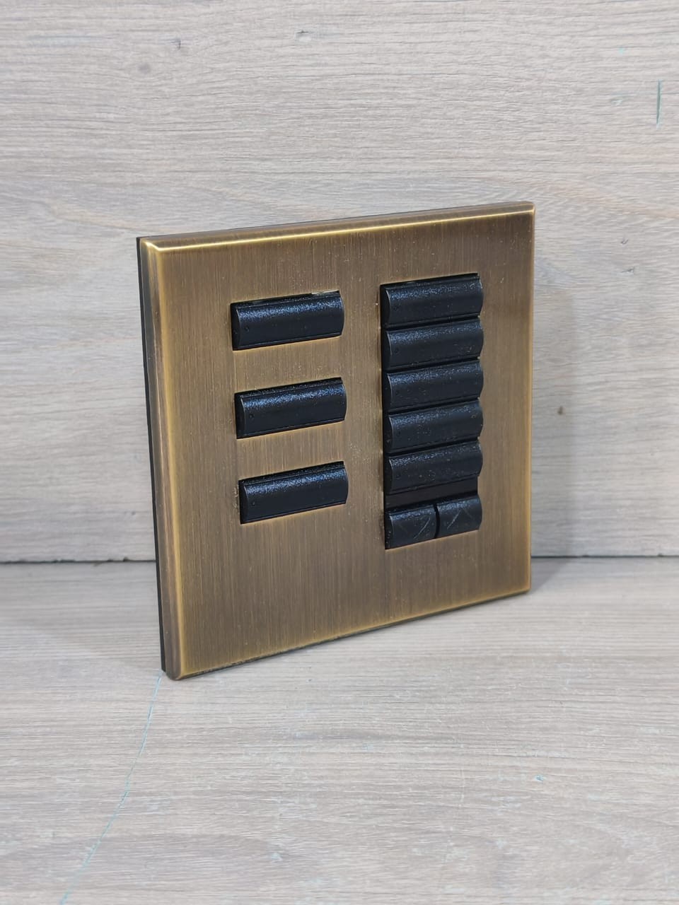 Lutron QSWE-8BRLIRN-QB/QSWE-GENIR-M2 LUTRON SEETOUCH QS QSWE-8BRLIRN-QB/QSWE-GENIR-M2 8-WALL STATION BUTTONS 24V 4