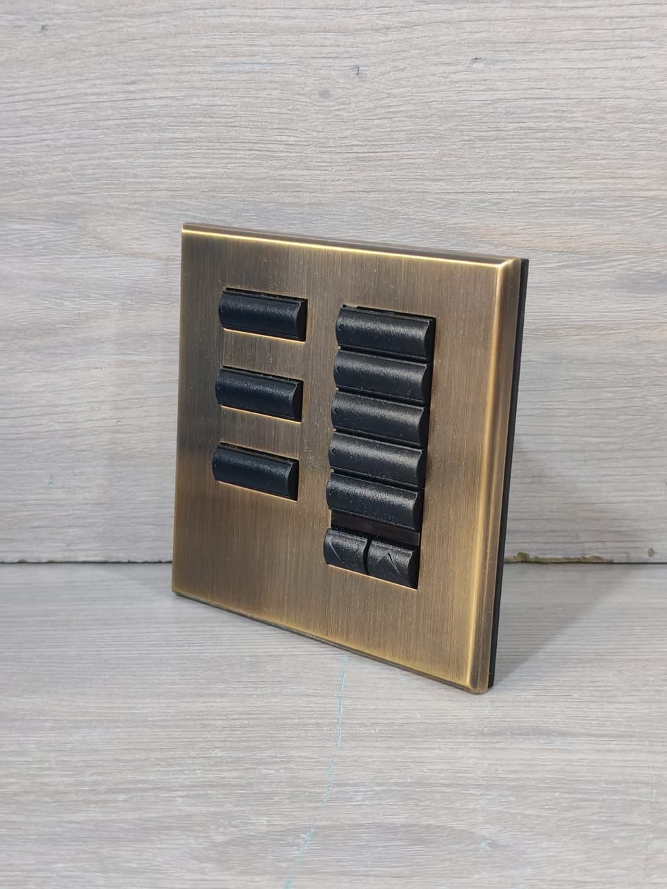 Lutron QSWE-8BRLIRN-QB/QSWE-GENIR-M2 LUTRON SEETOUCH QS QSWE-8BRLIRN-QB/QSWE-GENIR-M2 8-WALL STATION BUTTONS 24V 5