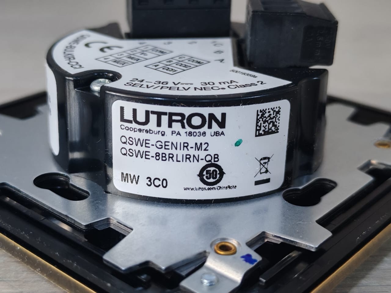 Lutron QSWE-8BRLIRN-QB/QSWE-GENIR-M2 LUTRON SEETOUCH QS QSWE-8BRLIRN-QB/QSWE-GENIR-M2 8-WALL STATION BUTTONS 24V 7