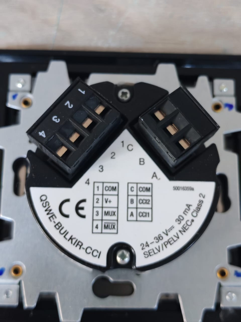 Lutron QSWE-8BRLIRN-QB/QSWE-GENIR-M2 LUTRON SEETOUCH QS QSWE-8BRLIRN-QB/QSWE-GENIR-M2 8-WALL STATION BUTTONS 24V 8