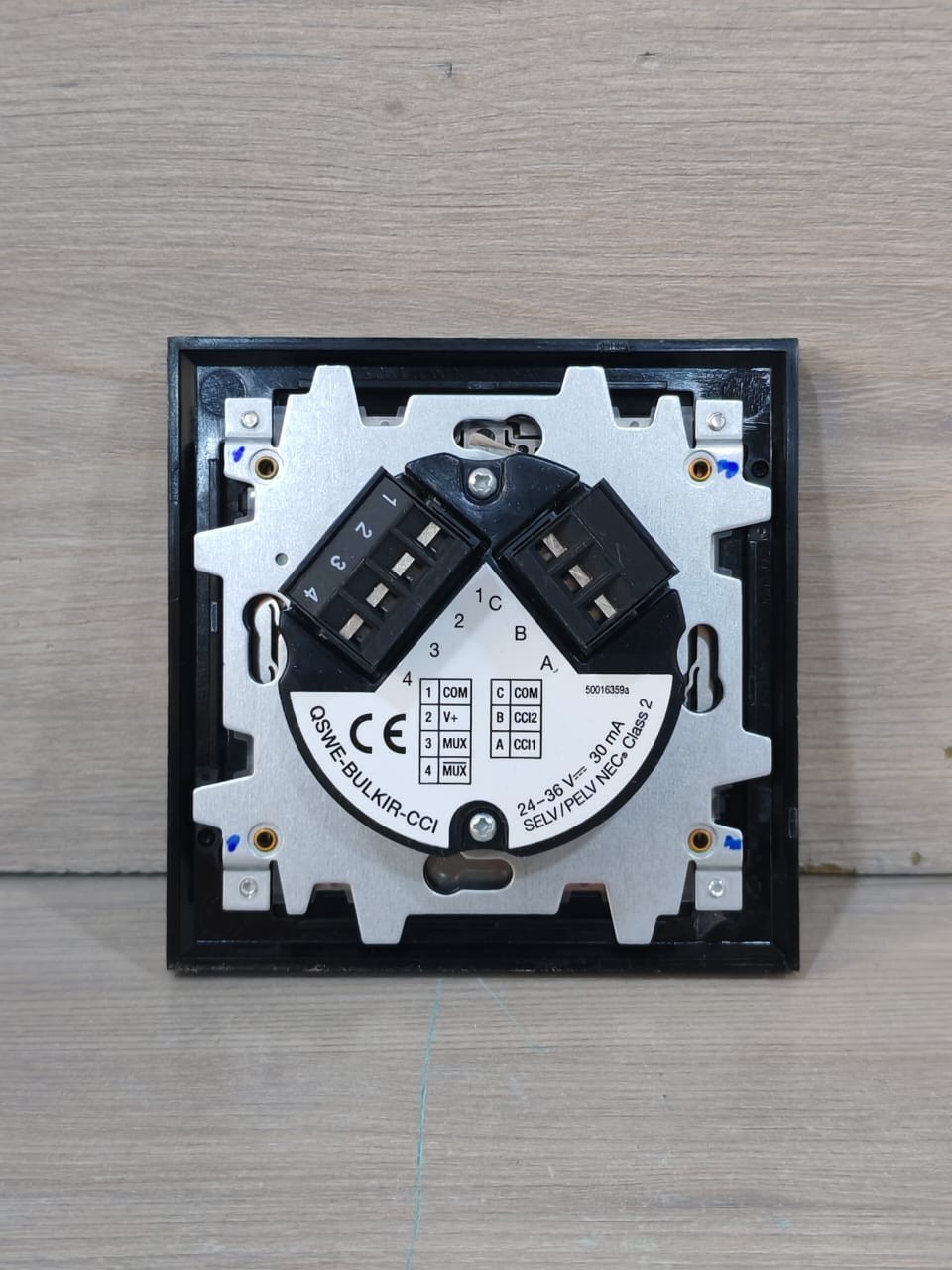 Lutron QSWE-8BRLIRN-QB/QSWE-GENIR-M2 LUTRON SEETOUCH QS QSWE-8BRLIRN-QB/QSWE-GENIR-M2 8-WALL STATION BUTTONS 24V 10