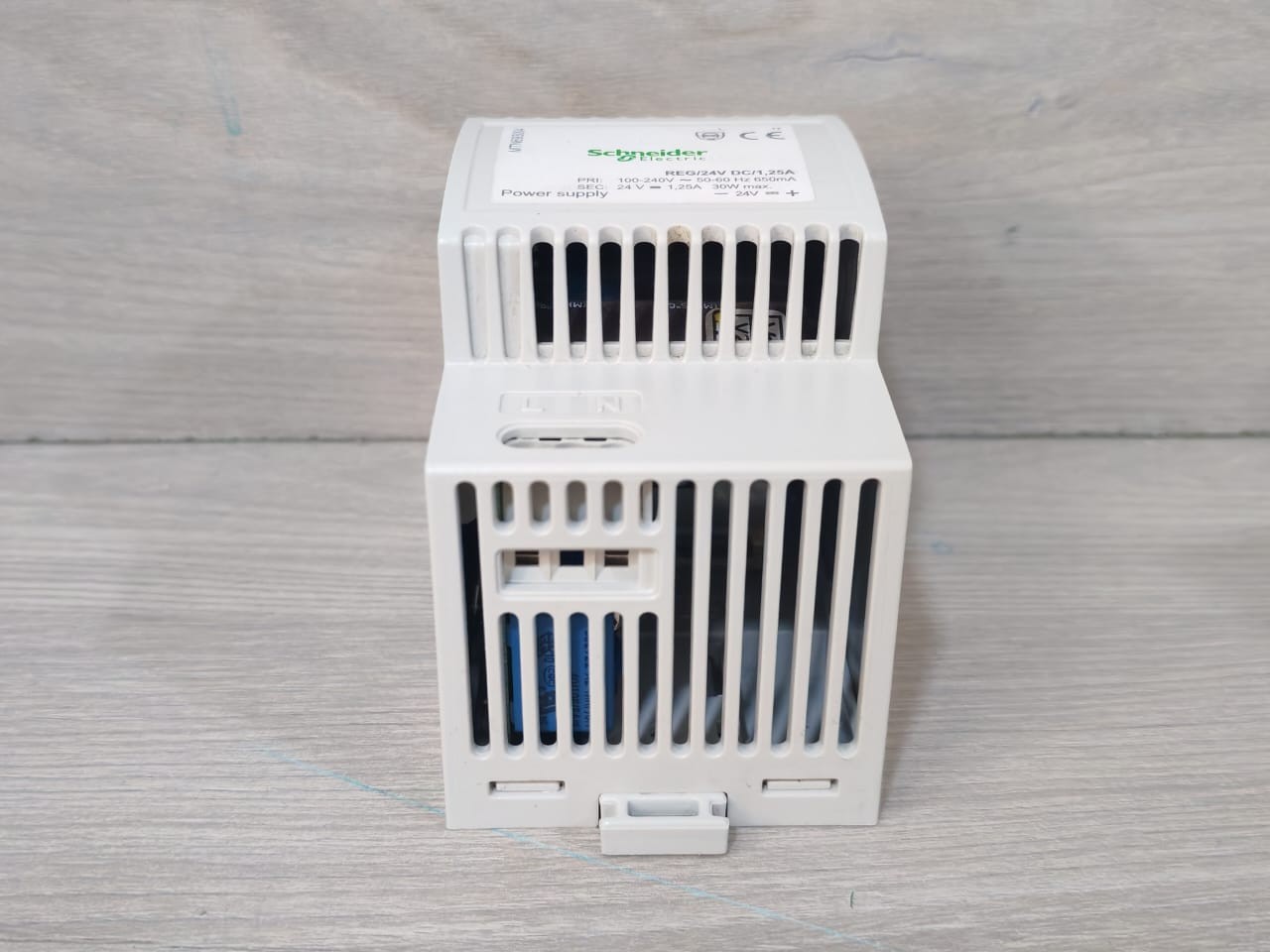 Schneider Electric MTN693004 Schneider Electric MTN693004 Power Supply Reg/24V/ DC/1,25A 6