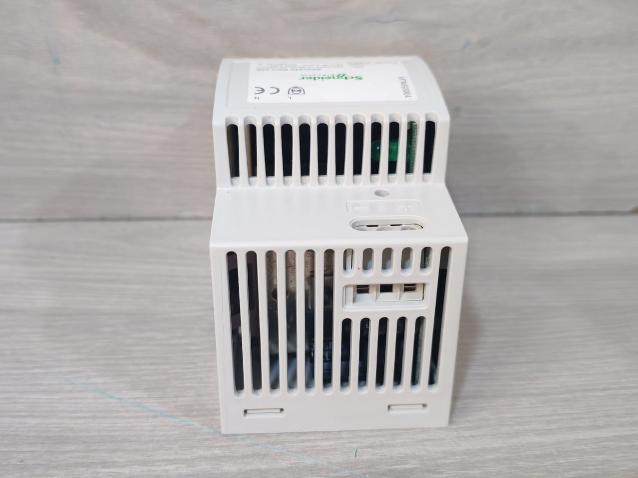 Schneider Electric MTN693004 Schneider Electric MTN693004 Power Supply Reg/24V/ DC/1,25A 7