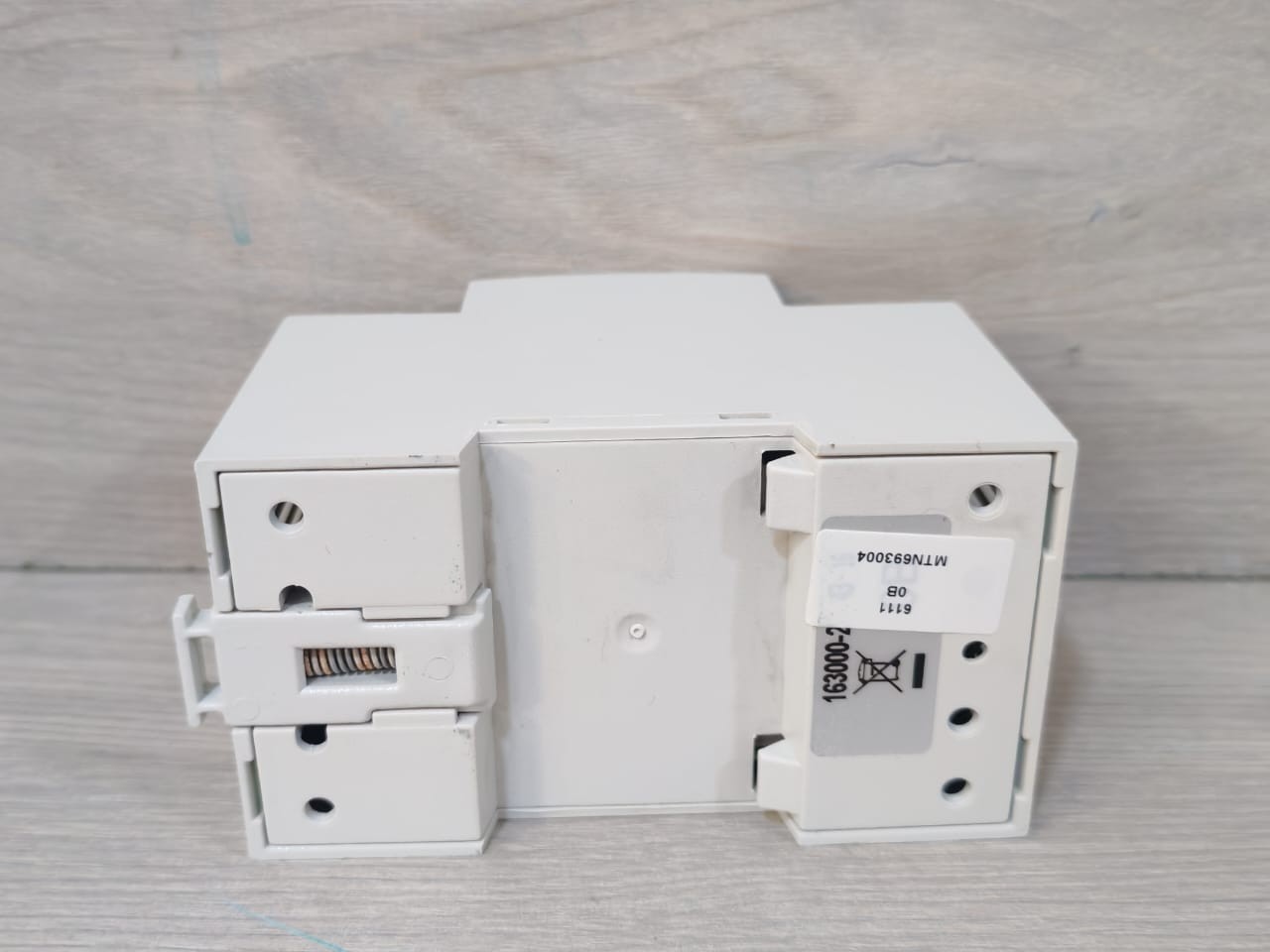 Schneider Electric MTN693004 Schneider Electric MTN693004 Power Supply Reg/24V/ DC/1,25A 8