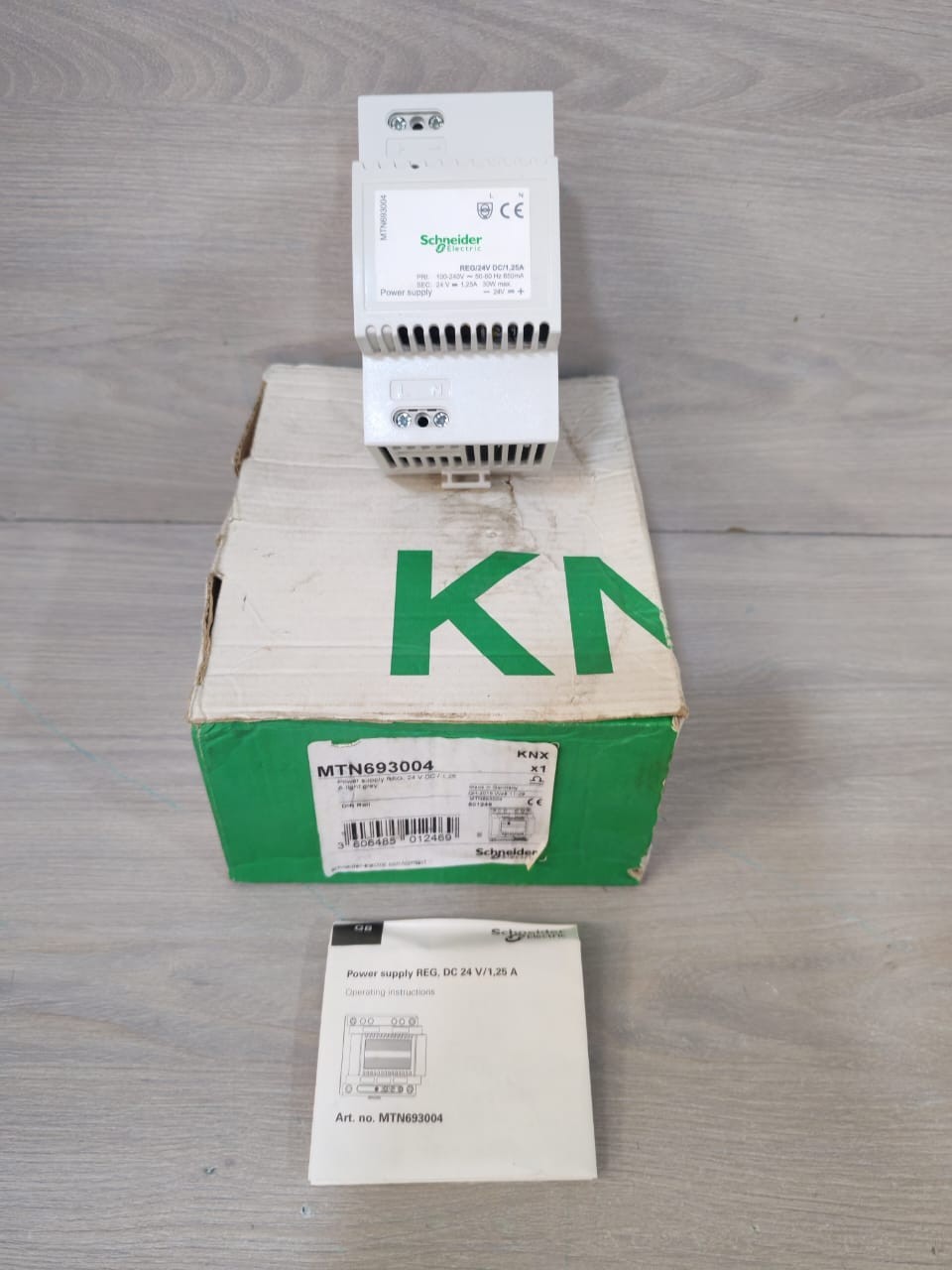 Schneider Electric MTN693004 Power Supply Reg/24V/ DC/1,25A