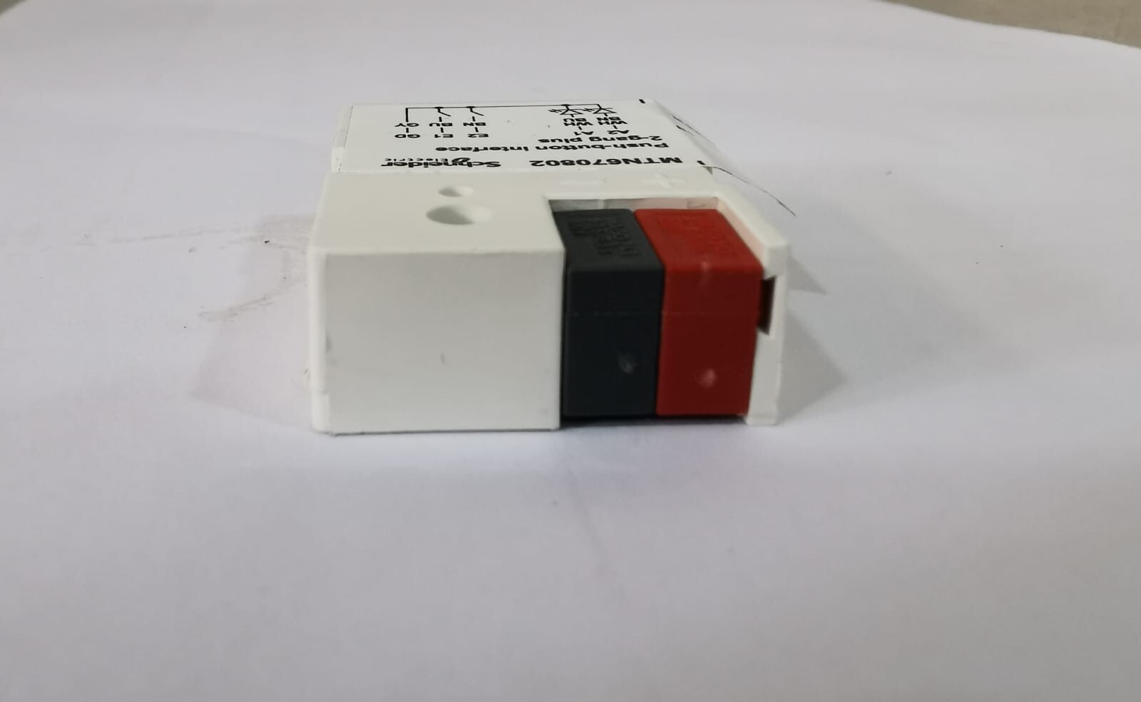 Schneider Electric MTN670802 Schneider Electric KNX MTN670802 Push-Button Interface 2-gang Plus 4