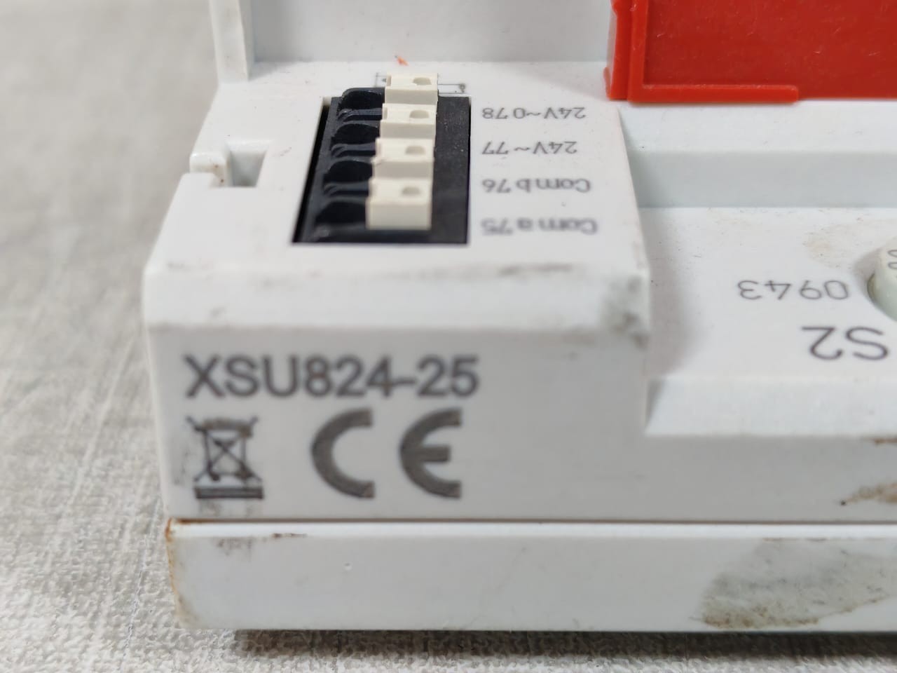 Honeywell HONEYWELL XFR824A HONEYWELL XFR824A BINARY INPUT MODULE WITH XSU824-25 BASE 7
