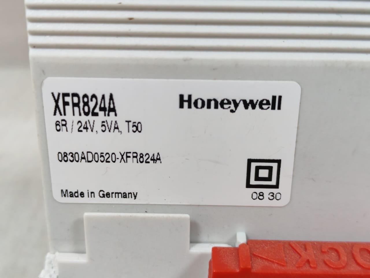 Honeywell HONEYWELL XFR824A HONEYWELL XFR824A BINARY INPUT MODULE WITH XSU824-25 BASE 8