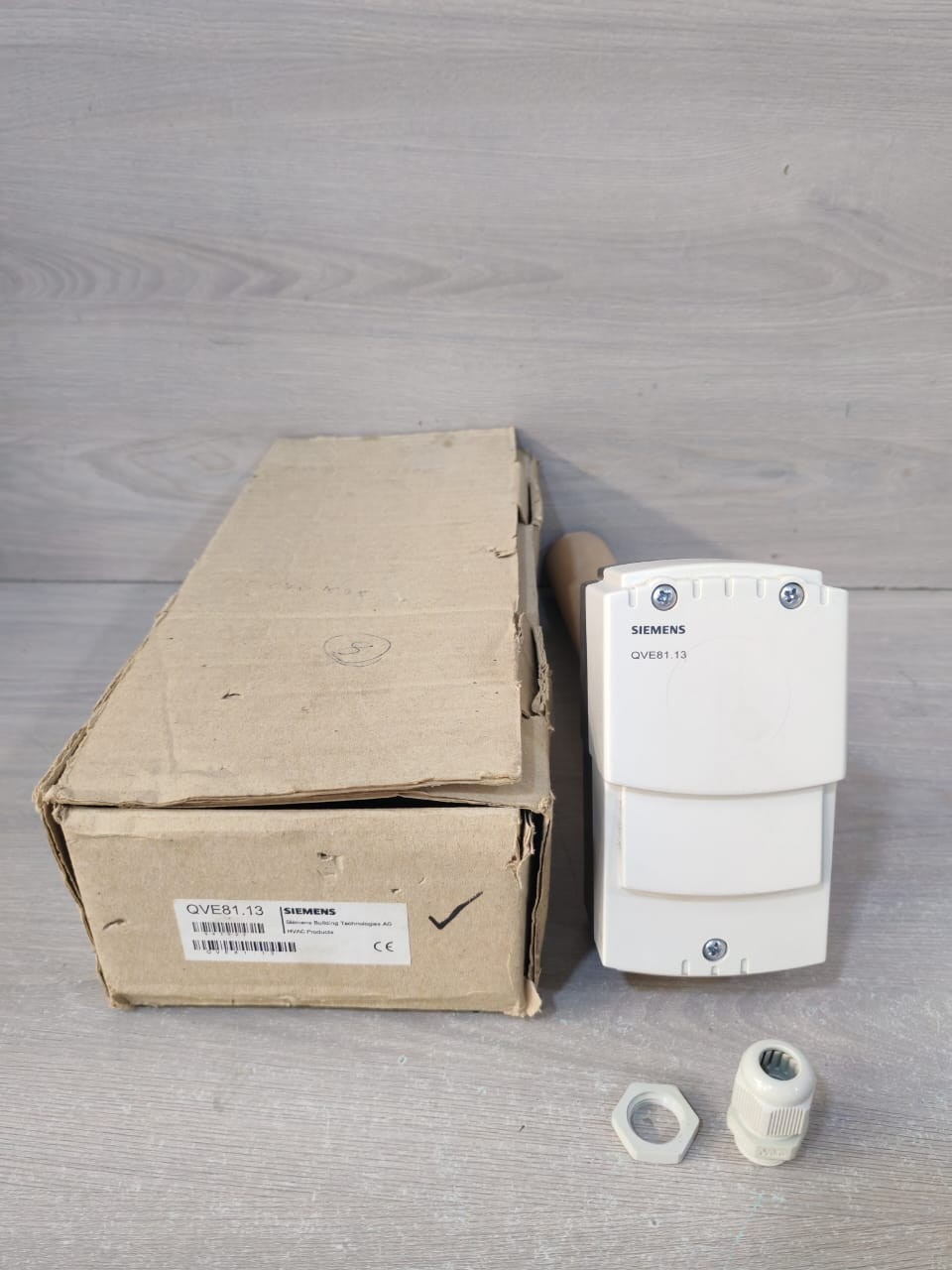Siemens QVE81.13 Flow switch for use in hydraulic systems
