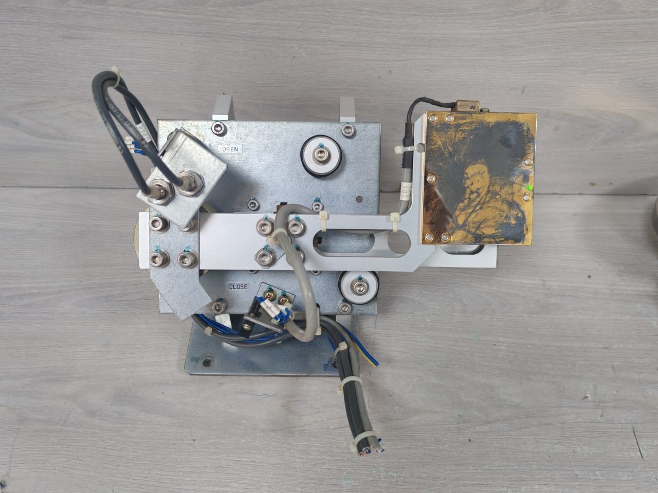 Fanuc A04B-0815-C414 Fanuc Shutter Unit Laser A04B-0815-C414 2
