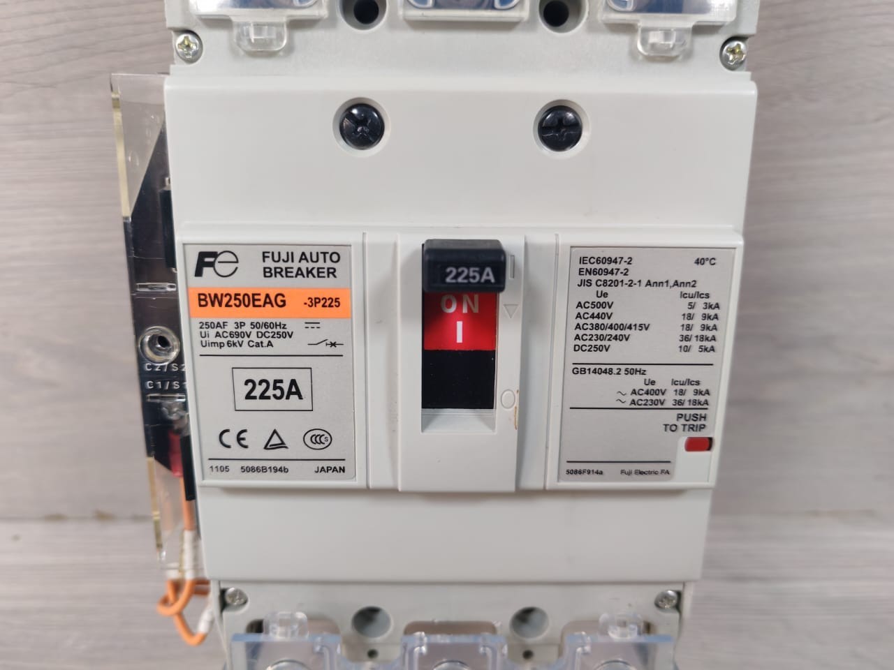 Fuji Electric BW250EAG-3P225 FUJI ELECTRIC BW250EAG-3P225 AUTO BREAKER AC690V DC250V 2