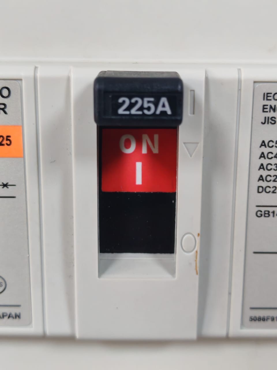 Fuji Electric BW250EAG-3P225 FUJI ELECTRIC BW250EAG-3P225 AUTO BREAKER AC690V DC250V 4