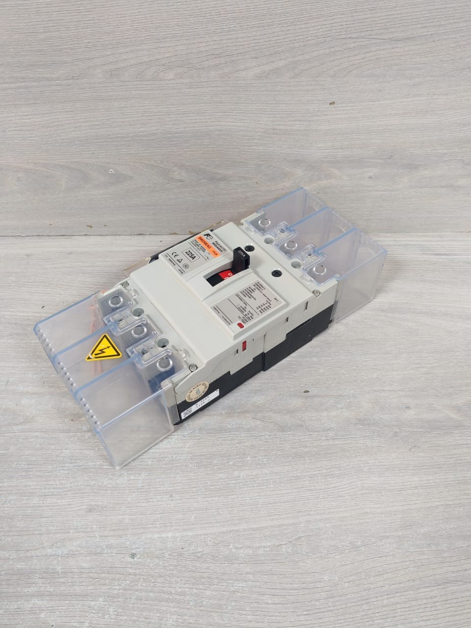 Fuji Electric BW250EAG-3P225 FUJI ELECTRIC BW250EAG-3P225 AUTO BREAKER AC690V DC250V 9