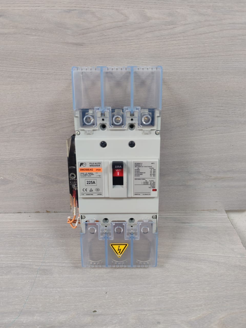 FUJI ELECTRIC BW250EAG-3P225 AUTO BREAKER AC690V DC250V