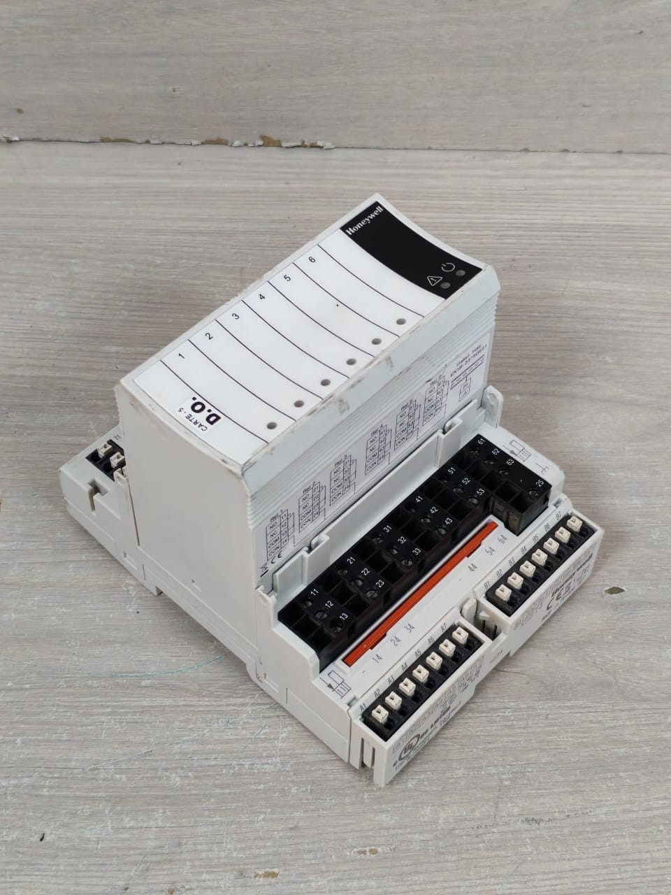 Honeywell XF824A WITH XSU824-25 BASE HONEYWELL XF824A BINARY INPUT MODULE WITH XSU824-25 BASE 24V 2