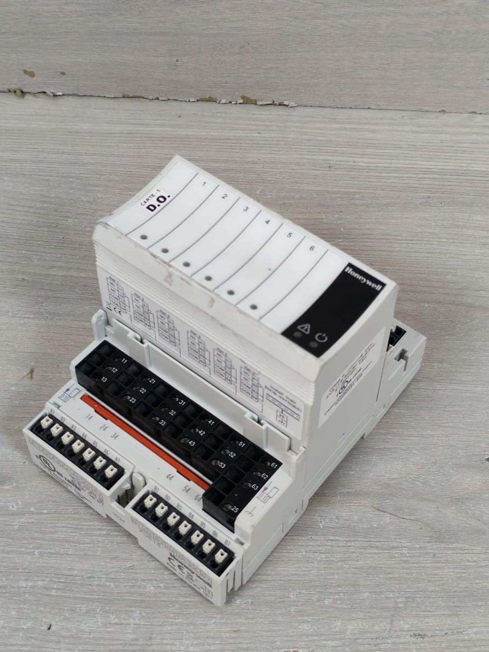 Honeywell XF824A WITH XSU824-25 BASE HONEYWELL XF824A BINARY INPUT MODULE WITH XSU824-25 BASE 24V 3