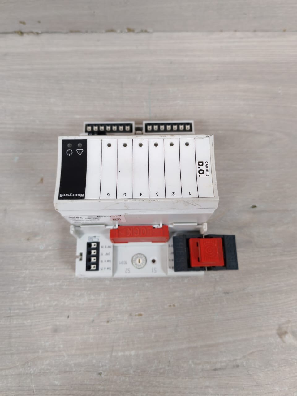 Honeywell XF824A WITH XSU824-25 BASE HONEYWELL XF824A BINARY INPUT MODULE WITH XSU824-25 BASE 24V 4