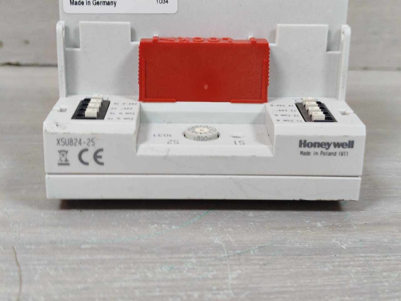Honeywell XF824A WITH XSU824-25 BASE HONEYWELL XF824A BINARY INPUT MODULE WITH XSU824-25 BASE 24V 9