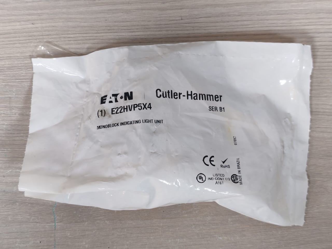 Eaton E22HVP5X4 Eaton Cutler-Hammer E22HVP5X4 White Monoblock Indicating Light Unit 9