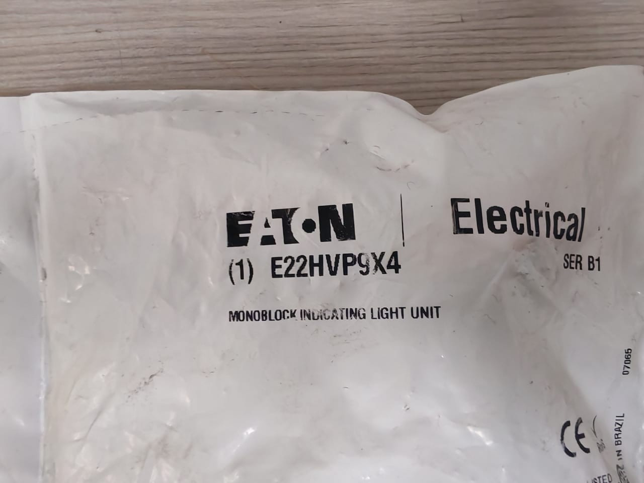 Eaton E22HVP9X4 Eaton Cutler-Hammer E22HVP9X4 Amber Monoblock Indicating Light Unit 3