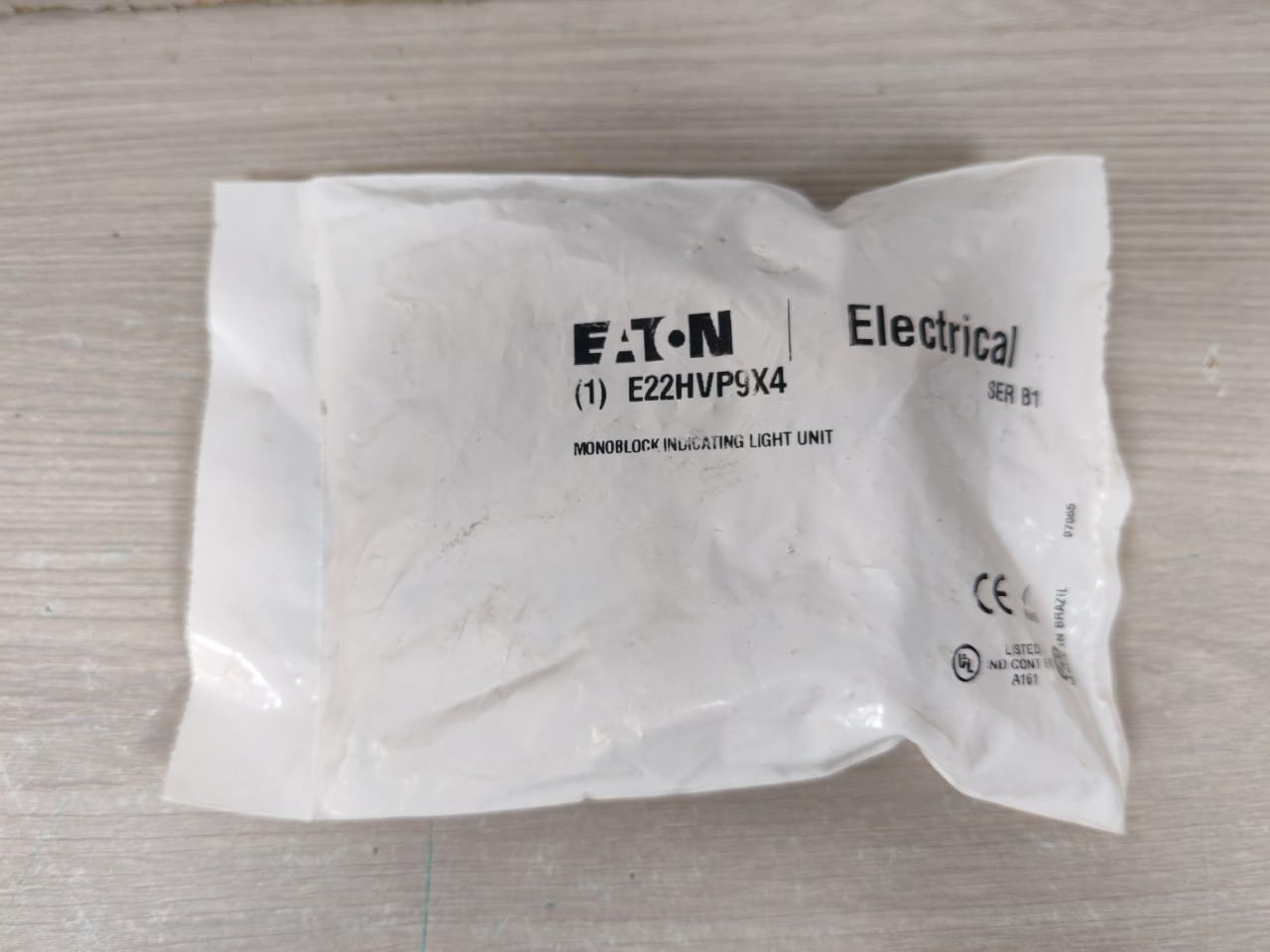 Eaton E22HVP9X4 Eaton Cutler-Hammer E22HVP9X4 Amber Monoblock Indicating Light Unit 4