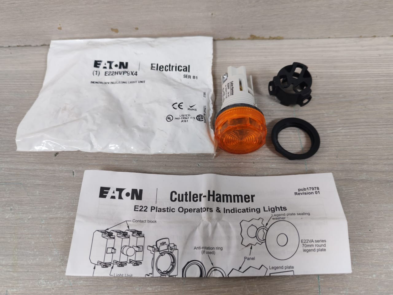 Eaton Cutler-Hammer E22HVP9X4 Amber Monoblock Indicating Light Unit