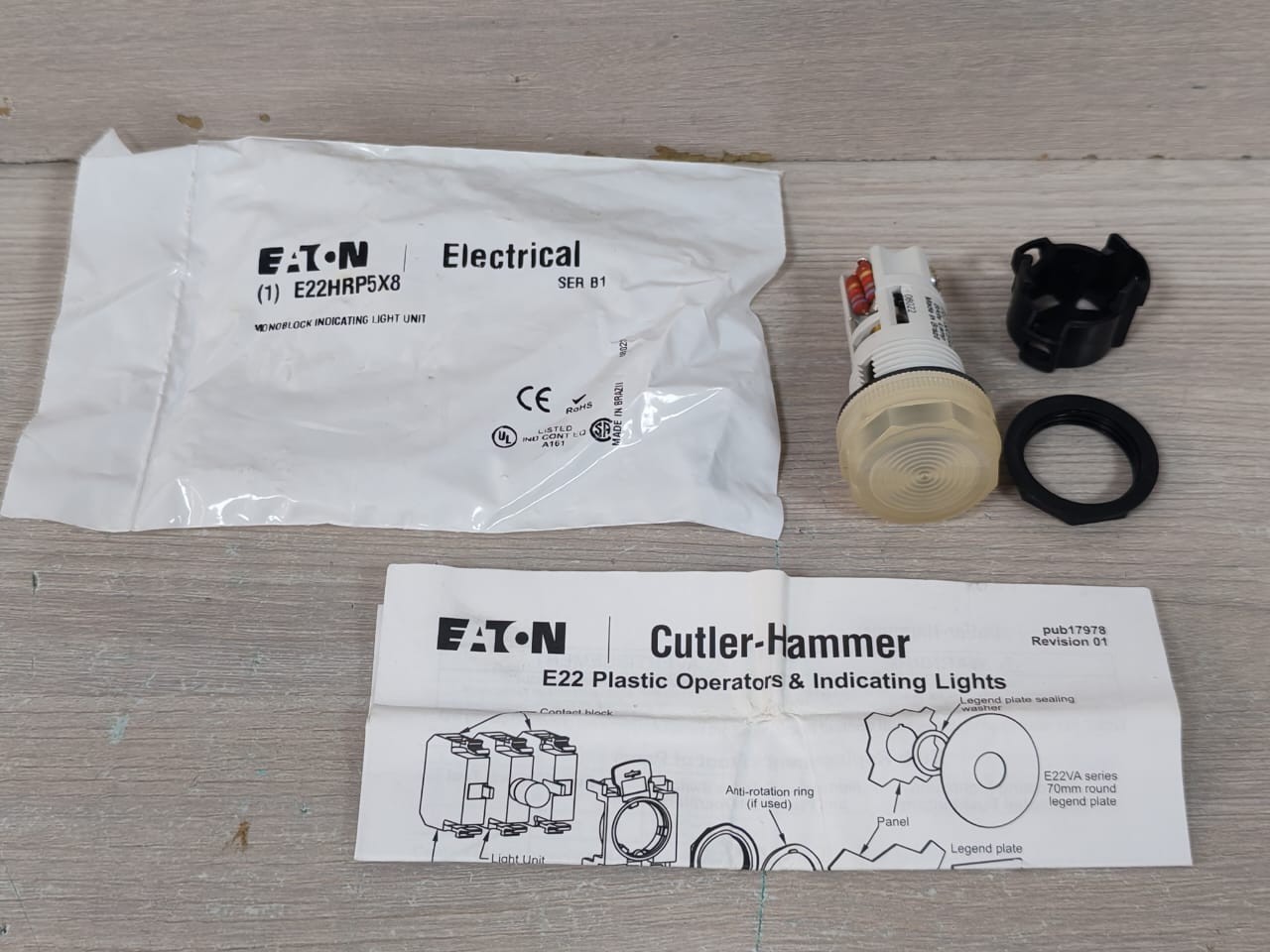 Eaton Cutler-Hammer E22HRP5X8 White Monoblock Indicating Light Unit