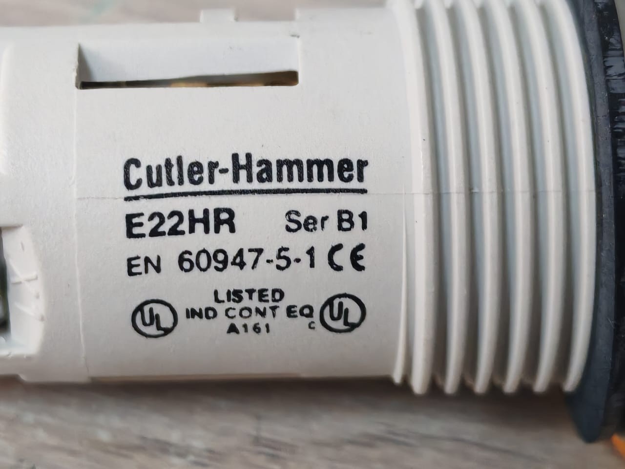 Eaton E22HRP4X8 Eaton Cutler-Hammer E22HRP4X8 Amber Monoblock Indicating Light Unit 3