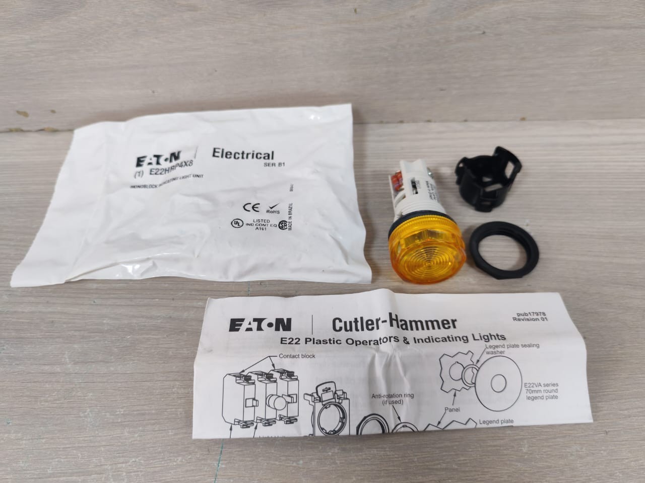 Eaton Cutler-Hammer E22HRP4X8 Amber Monoblock Indicating Light Unit
