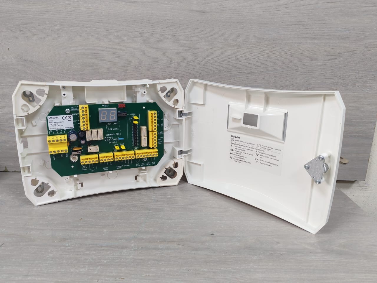 VANDERBILT P/N: V24246-C8503-A1 REV.16 VANDERBILT DC22 MKIII P/N: V24246-C8503-A1 REV.16 DOOR CONTROLLER 3