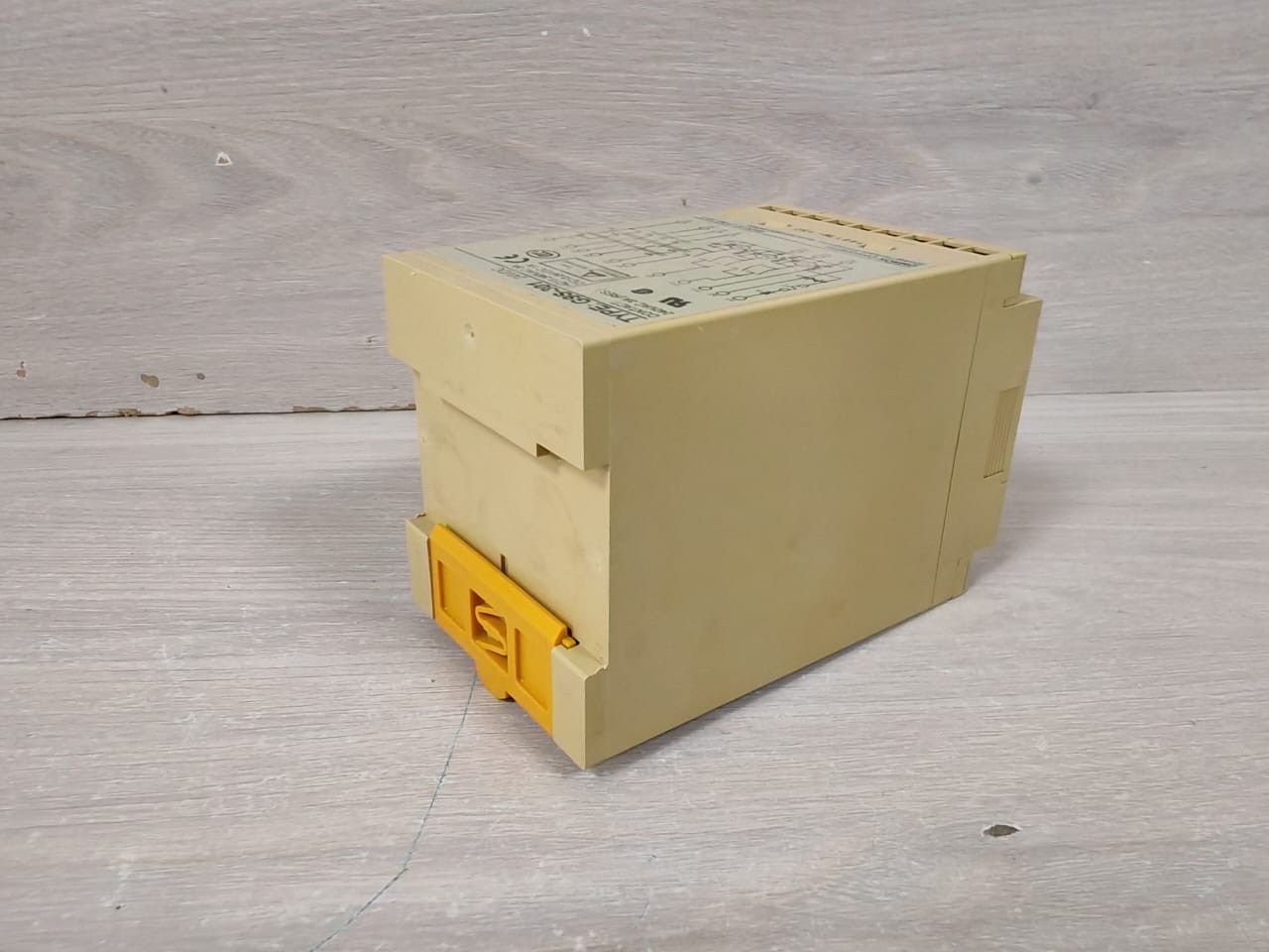 Omron G9S301 Omron G9S-301 DC24V Safety Relay Unit 240VAC 2