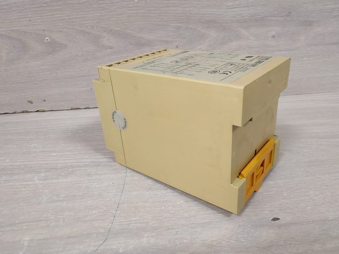 Omron G9S301 Omron G9S-301 DC24V Safety Relay Unit 240VAC 5