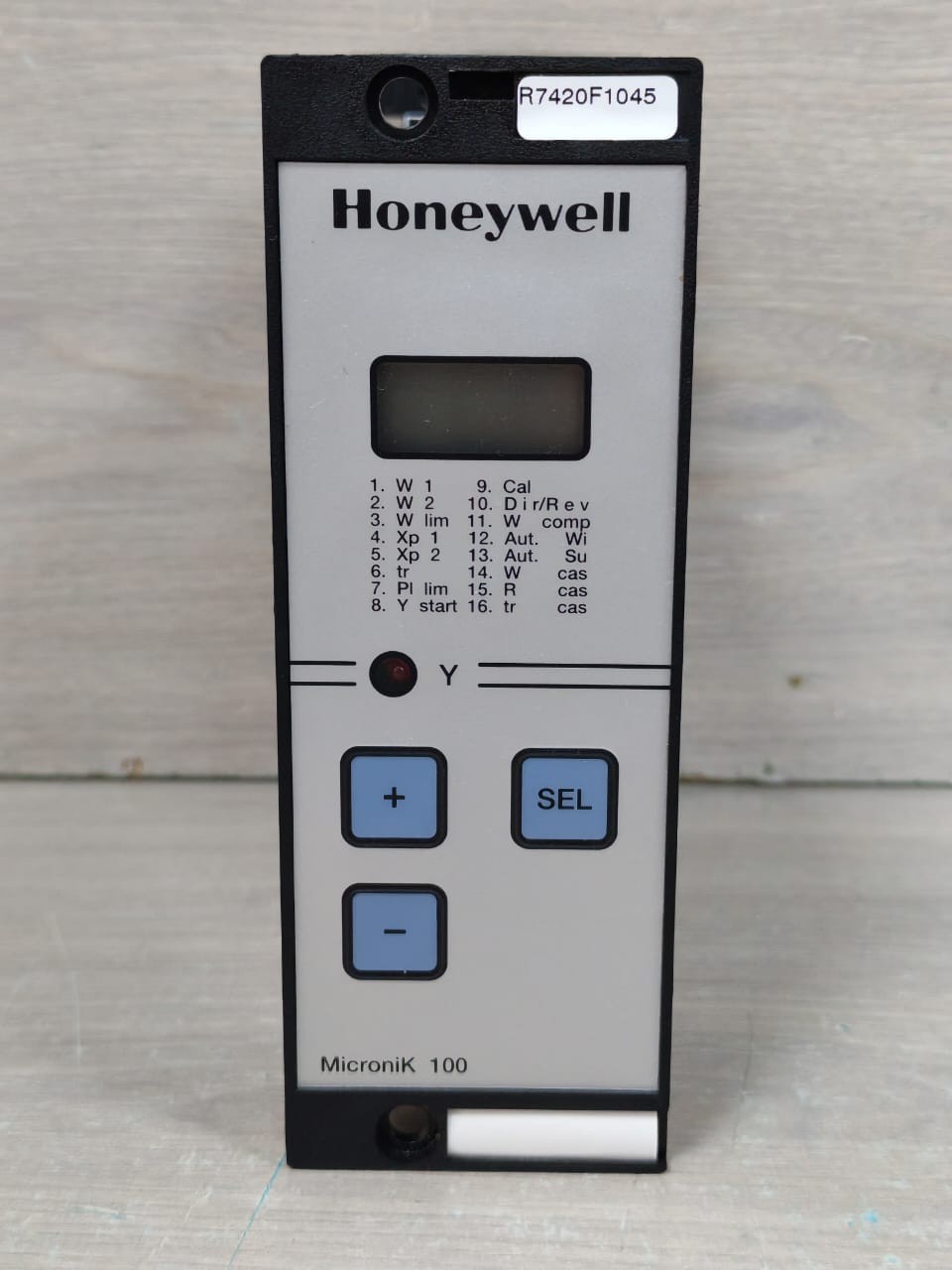 Honeywell MICRONIK 100 R7420F1045 HONEYWELL MICRONIK 100 R7420F1045 ELECTRIC HUMIDITY CONTROLLER 2