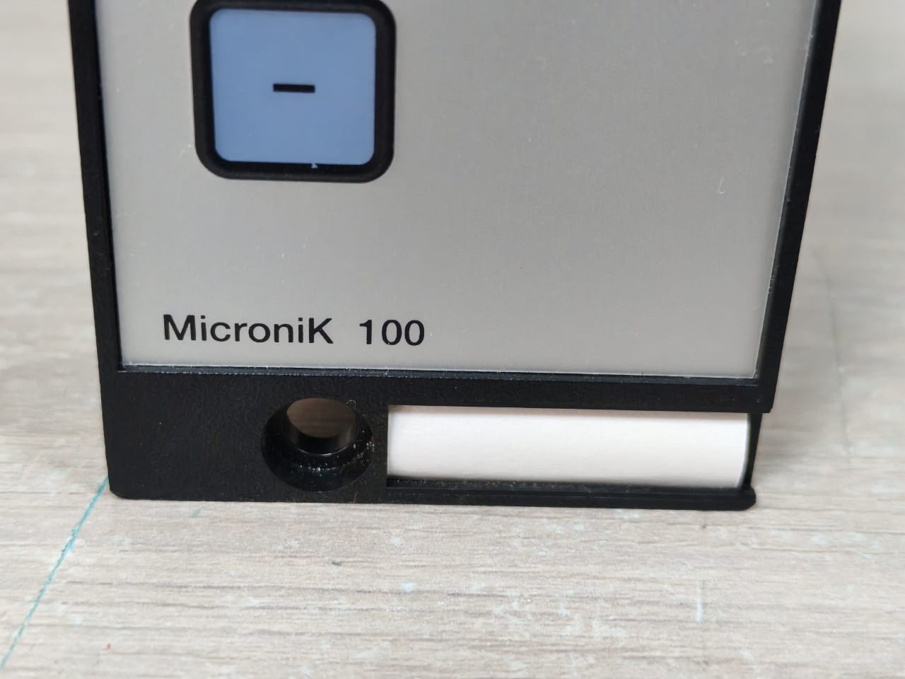 Honeywell MICRONIK 100 R7420F1045 HONEYWELL MICRONIK 100 R7420F1045 ELECTRIC HUMIDITY CONTROLLER 4