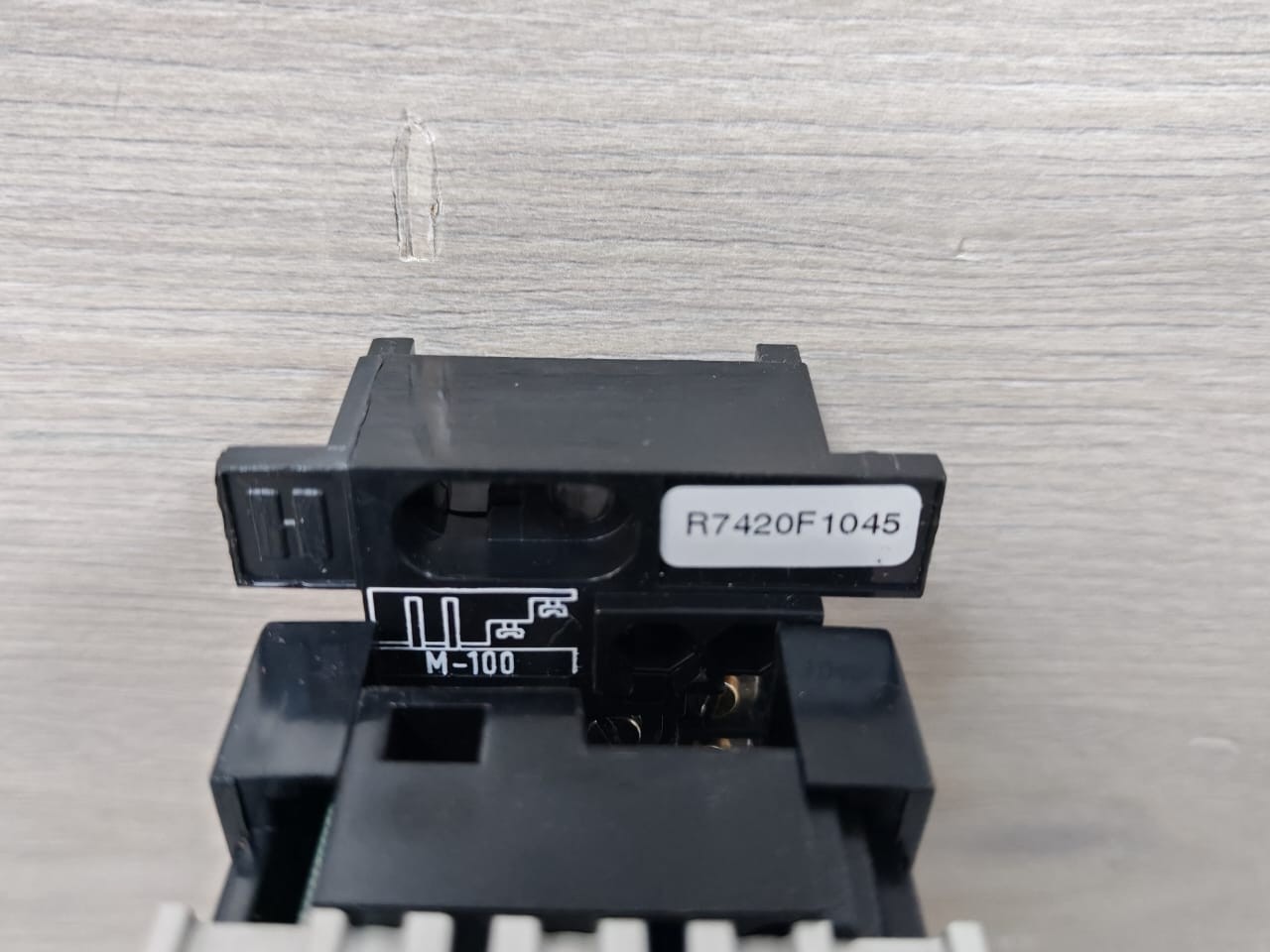 Honeywell MICRONIK 100 R7420F1045 HONEYWELL MICRONIK 100 R7420F1045 ELECTRIC HUMIDITY CONTROLLER 7