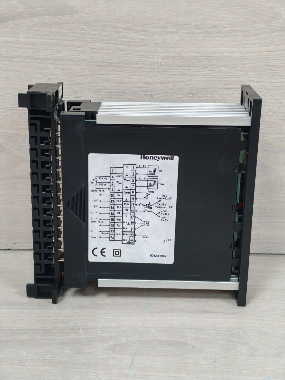 Honeywell MICRONIK 100 R7420F1045 HONEYWELL MICRONIK 100 R7420F1045 ELECTRIC HUMIDITY CONTROLLER 9