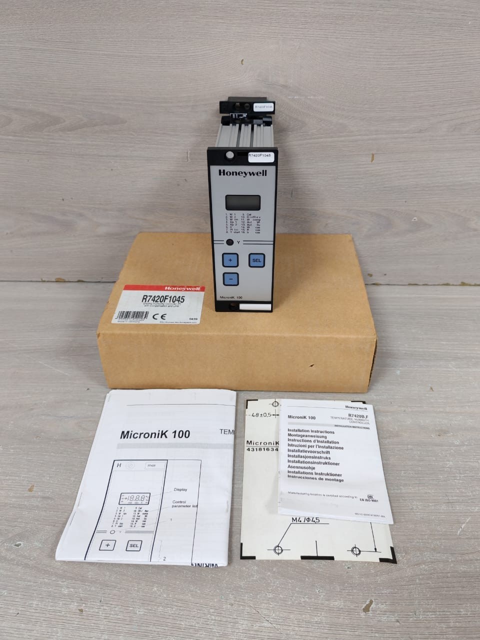 HONEYWELL MICRONIK 100 R7420F1045 ELECTRIC HUMIDITY CONTROLLER