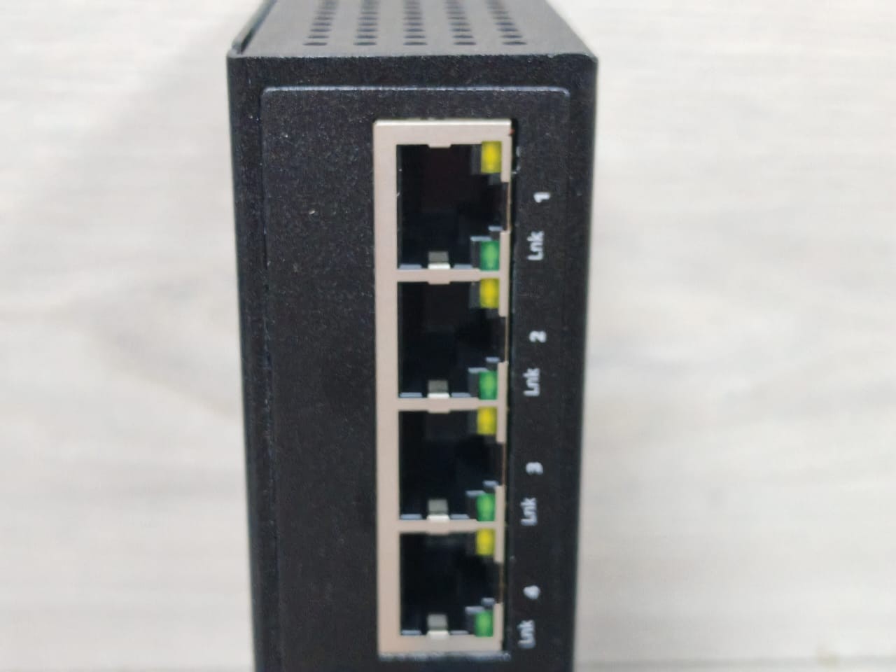 MICROSENS MS657104X MICROSENS MS657104X INDUSTRIAL FAST ETHERNET SWITCH 4X10/100T 1X100FX 12-58VDC 4