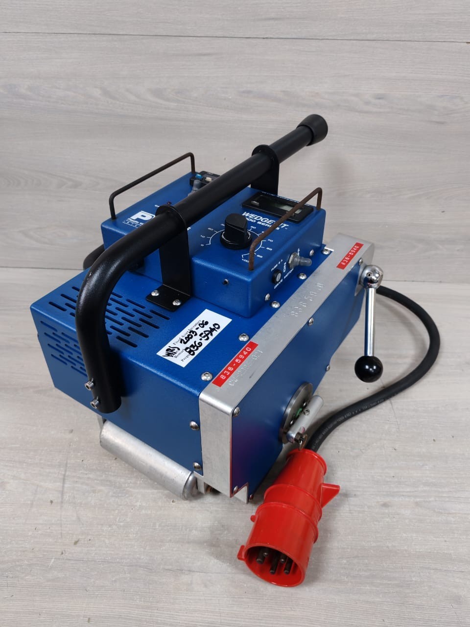 PLASTIC WELDING TECHNOLOGIES WEDGE-IT 2000 SERIES 836-5940 PWT WEDGE-IT 2000 SERIES 836-5940 TEMPERATURE & SPEED CONTROL 8