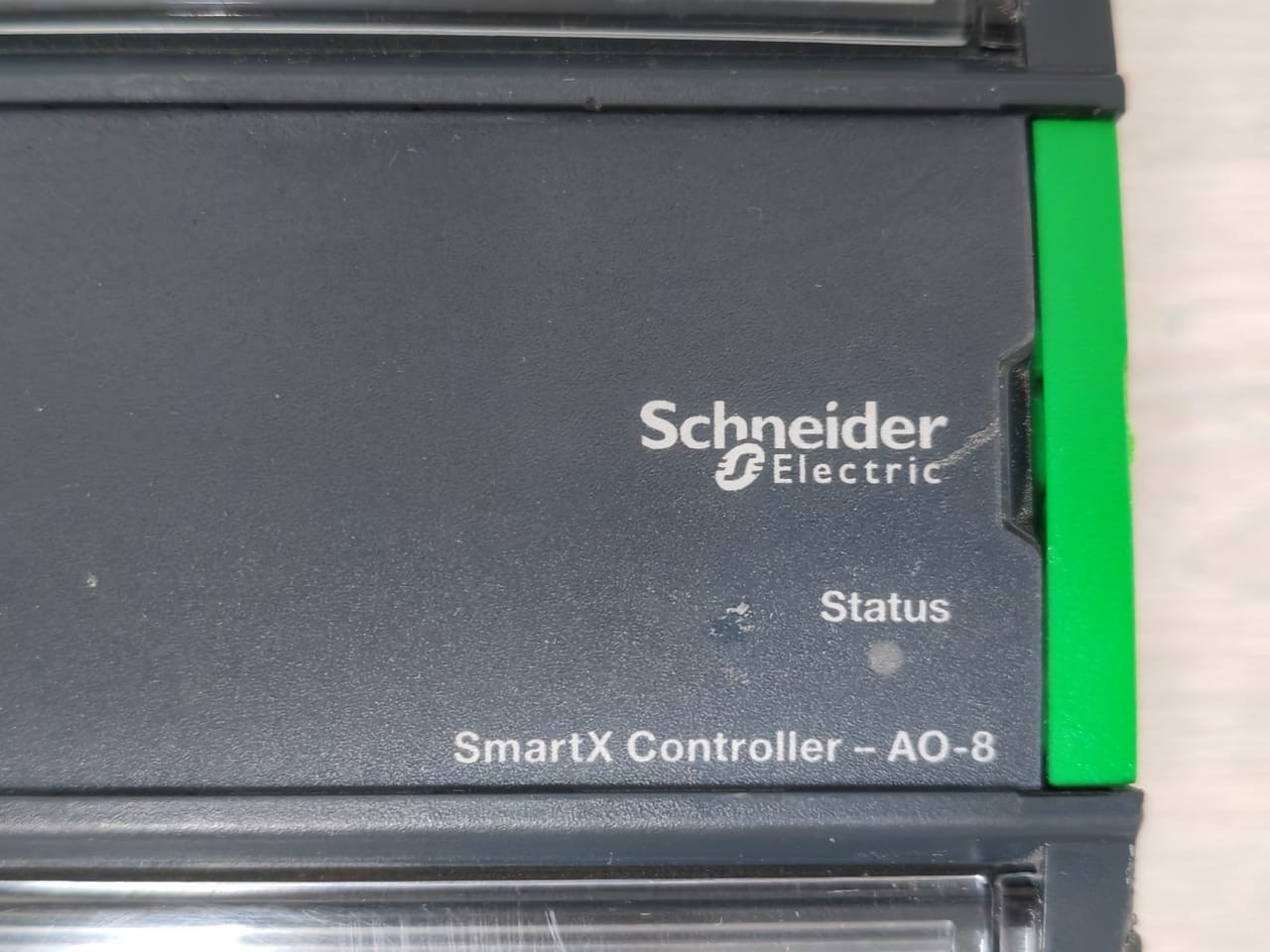 Schneider Electric SXWAO8XXX10001 Schneider Electric AO-8 SmartX Controller SXWAO8XXX10001 w/ TB-I/O-W1 Base 2