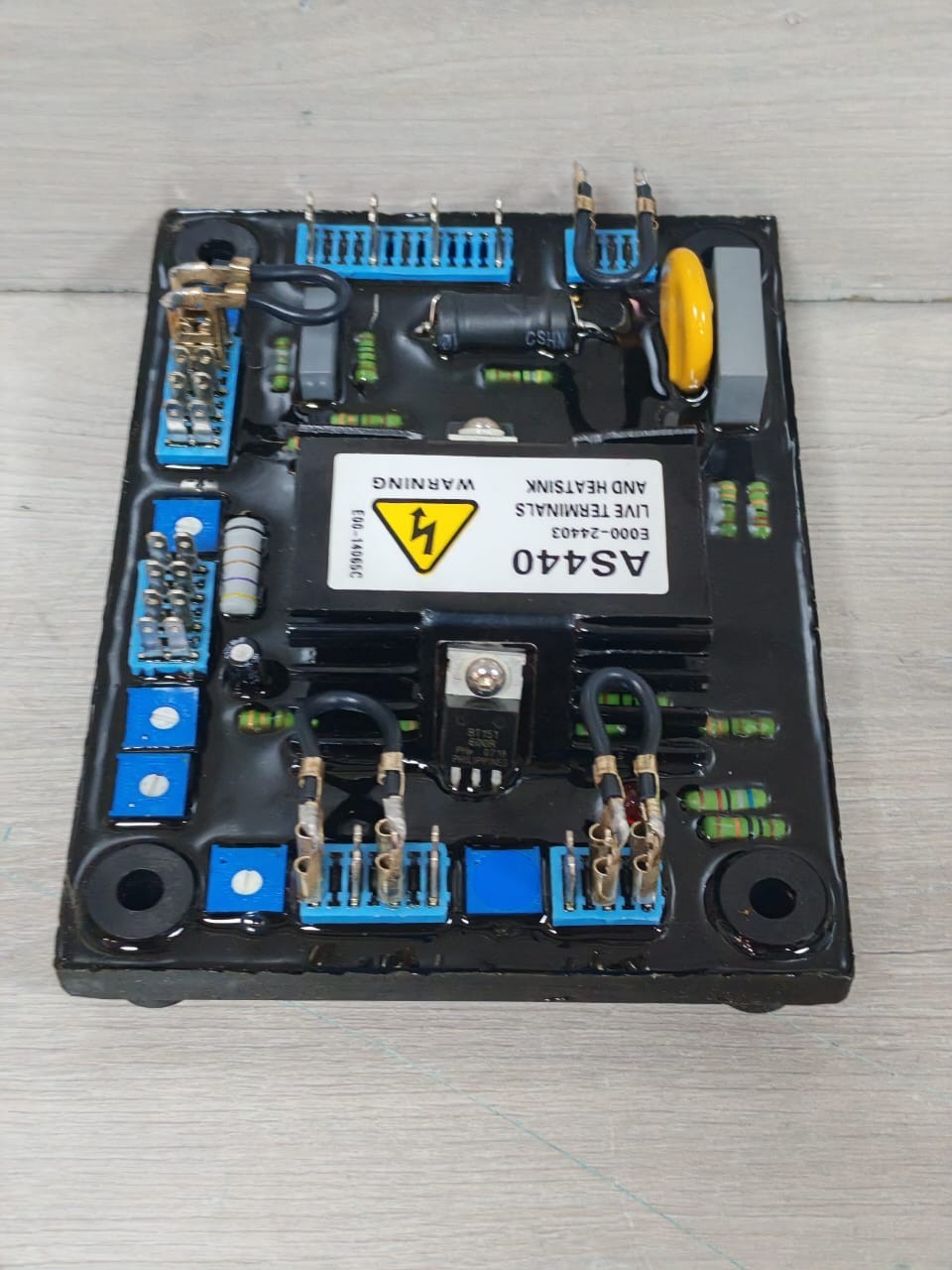 Unbranded AS440 AVR AS440 Automatic Voltage Regulator E000-24403 LIVE TERMINALS AND HEATSINK 2