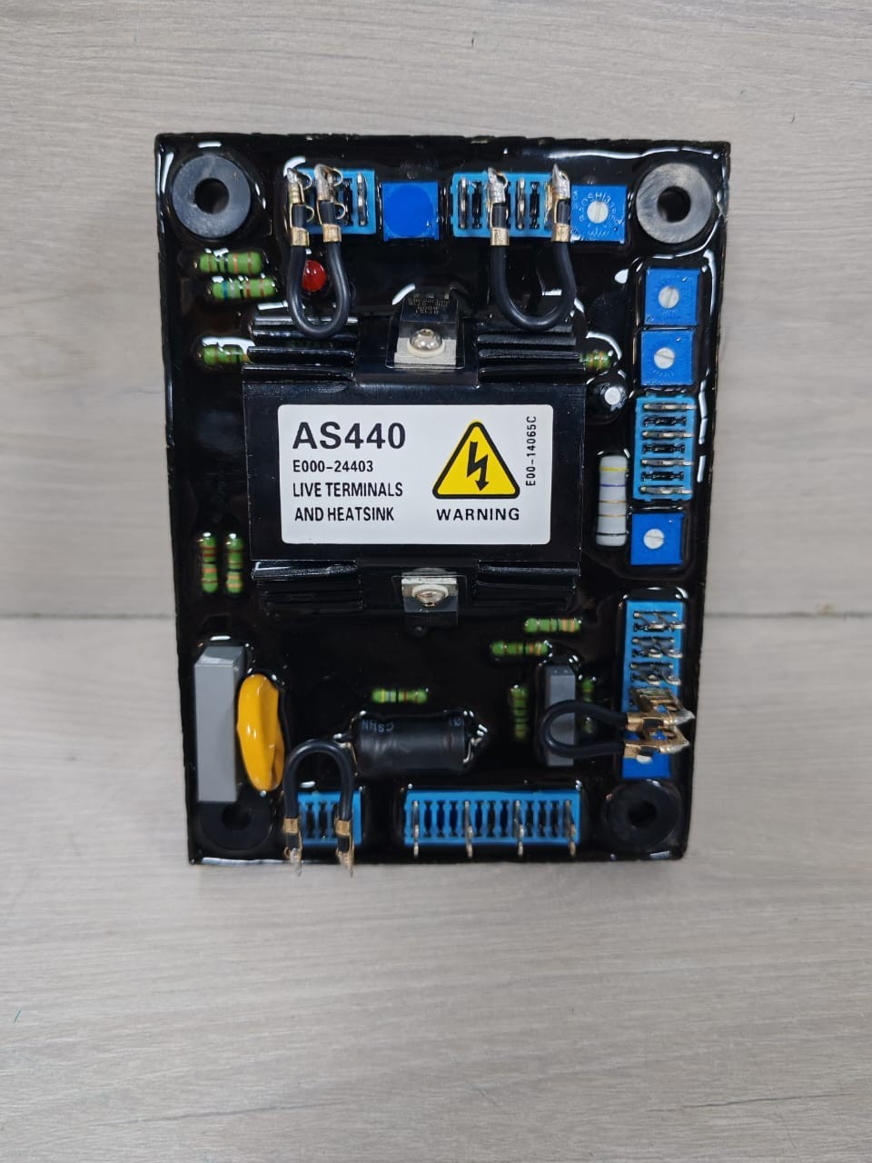 Unbranded AS440 AVR AS440 Automatic Voltage Regulator E000-24403 LIVE TERMINALS AND HEATSINK 5
