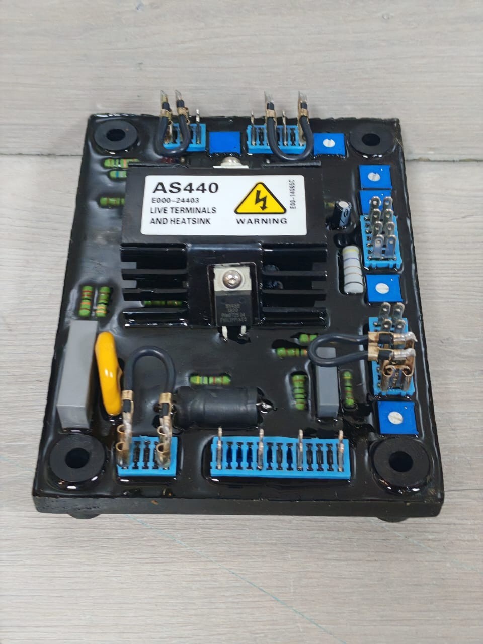 Unbranded AS440 AVR AS440 Automatic Voltage Regulator E000-24403 LIVE TERMINALS AND HEATSINK 6